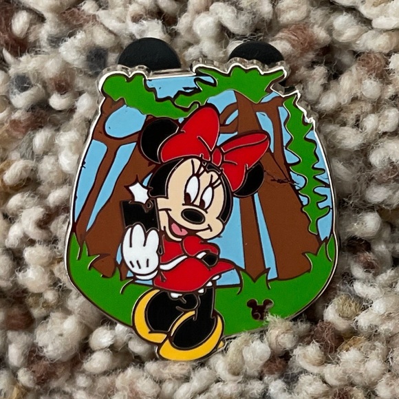 Disneyland Cast Hidden Mickey California Activities Minnie Mouse 2020 Disney Pin - Picture 2 of 7